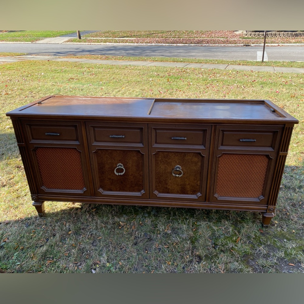 Magnavox Vintage Record Player